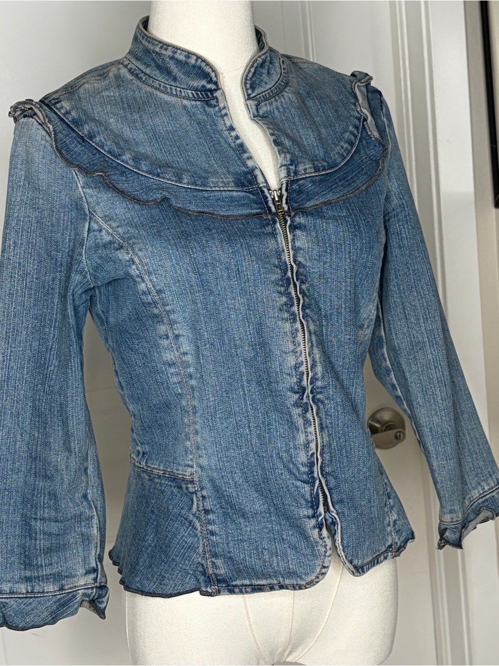 VTG Y2K BCBG MaxAzria Jeans Denim Zip Up Jacket Lettuce Hem